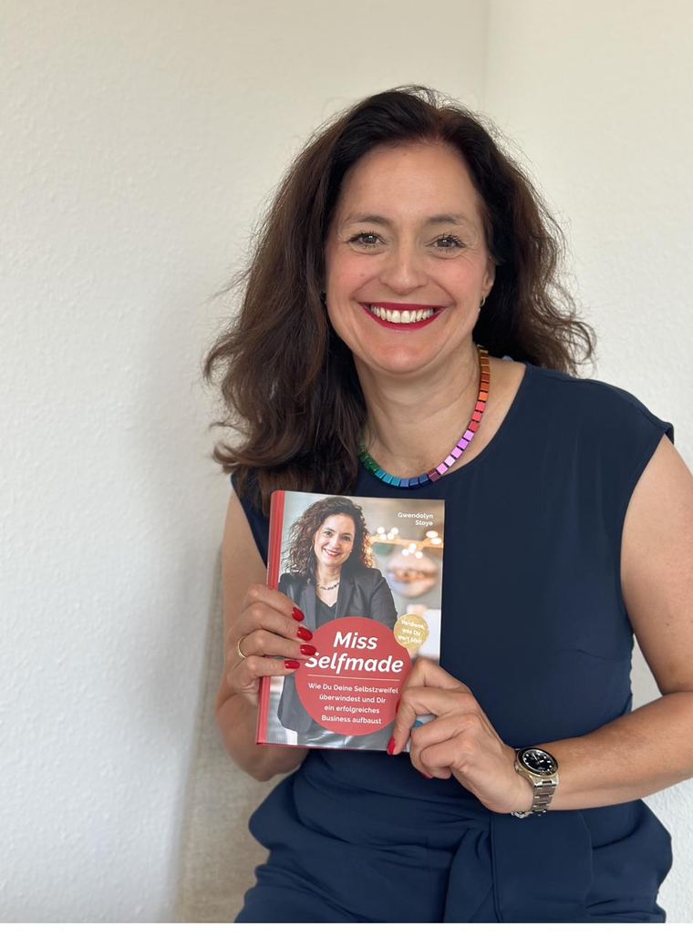 Gwendolyn Stoye mit ihrem Buch Miss Selfmade